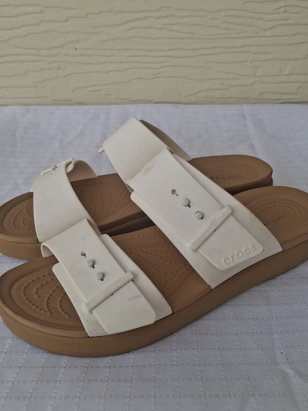 Crocks Brooklyn Buckle Low Wedge Sandals LightRide Platform Women’s Size 7